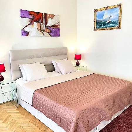 Isabelle Residency - Balcony & A.c *