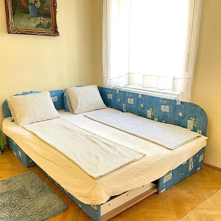 Isabelle Residency - Balcony & A.c *