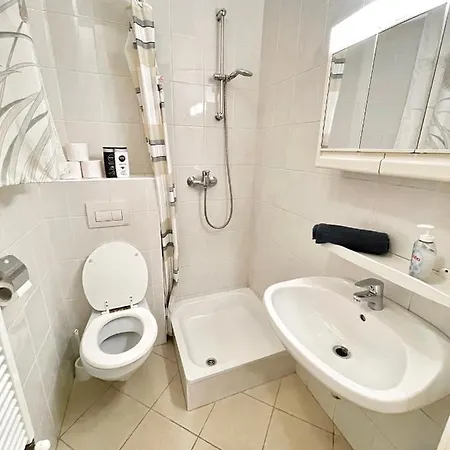 Isabelle Residency - Balcony & A.c Apartman