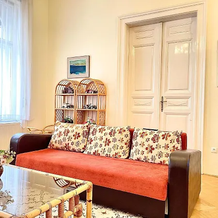 Isabelle Residency - Balcony & A.c Appartement